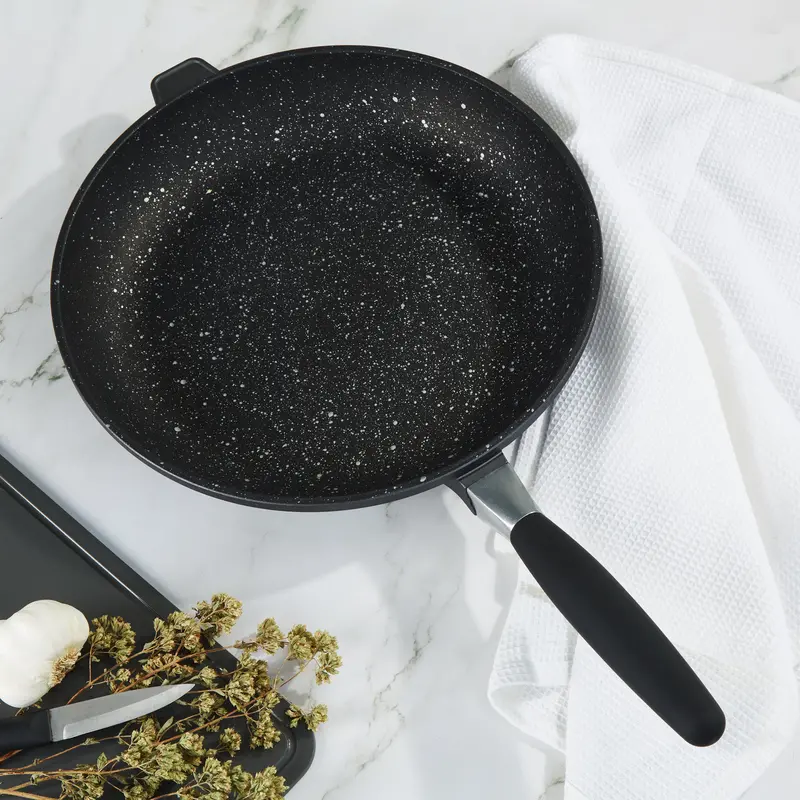Berghoff Eurocast 11-Inch Nonstick Fry Pan – Durable Cast Aluminum Design 1