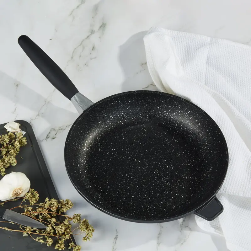 Berghoff Eurocast 9.5-Inch Nonstick Frying Pan – Heavy-Duty Cast Aluminum 1