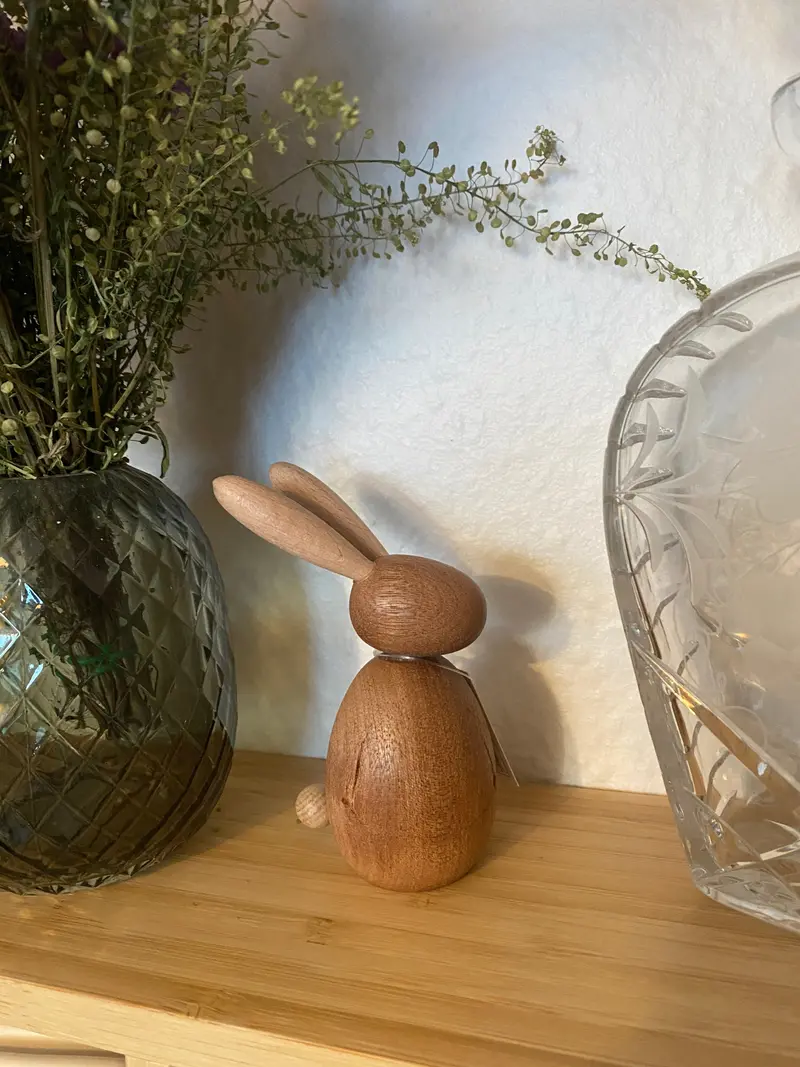 Seated Rabbit Figurine – 10 Cm Mahogany Brown Wooden Sculpture 1